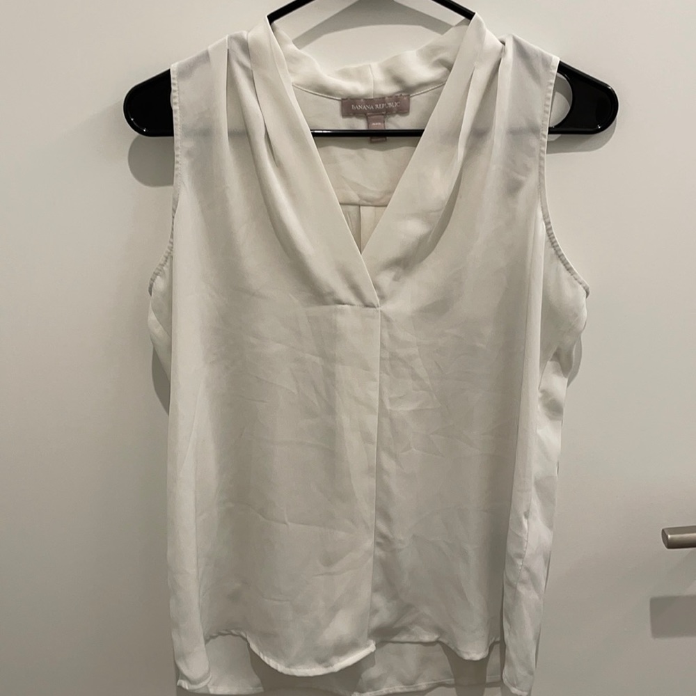 Banana republic sleeveless shirt petite size S